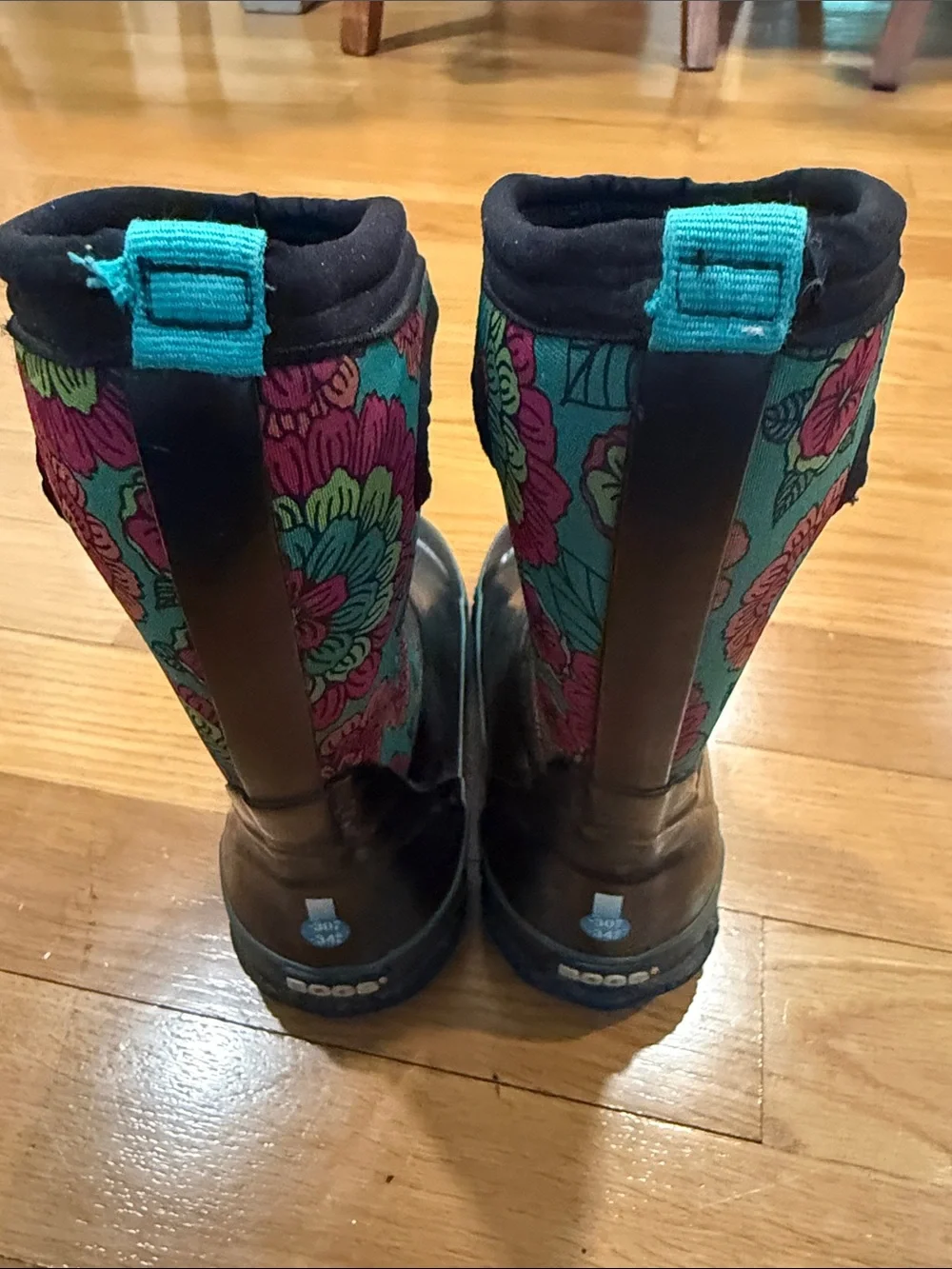 Bogs girls pansies  snow boots size 2 .